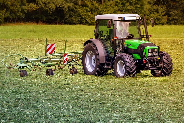 tractor,farm vehicles,farming