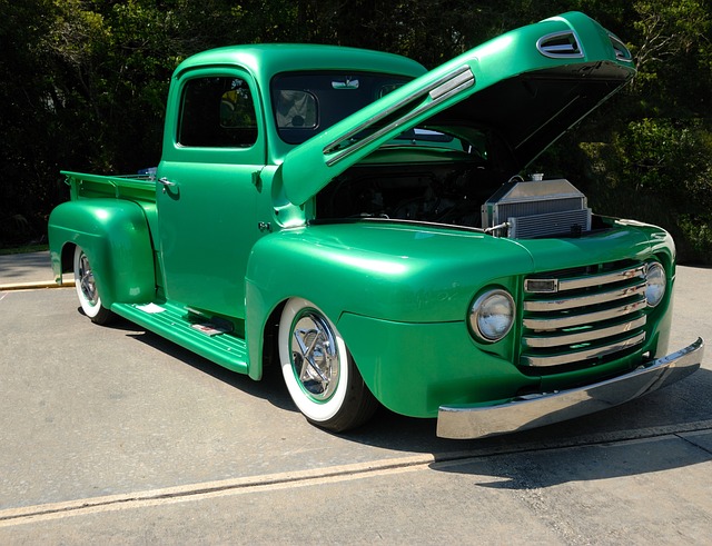truck,trucks,pickup truck