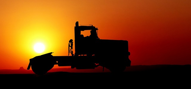 truck,trucks,pickup truck