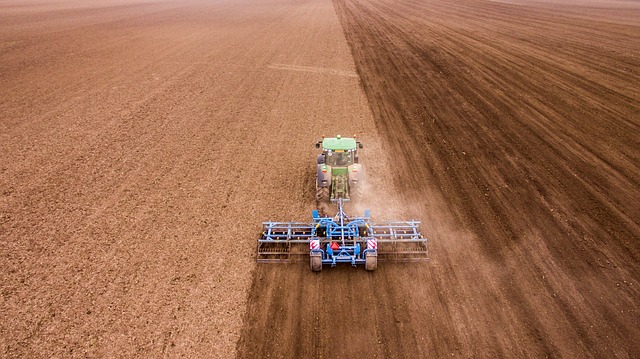 tractor,farm vehicles,farming