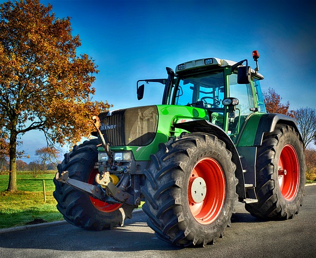 tractor,farm vehicles,farming