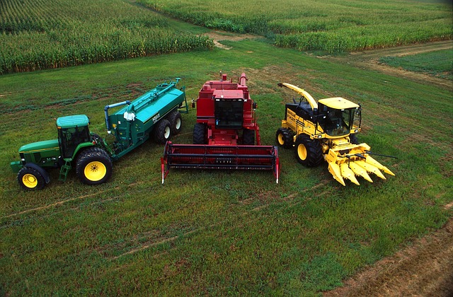 tractor,farm vehicles,farming