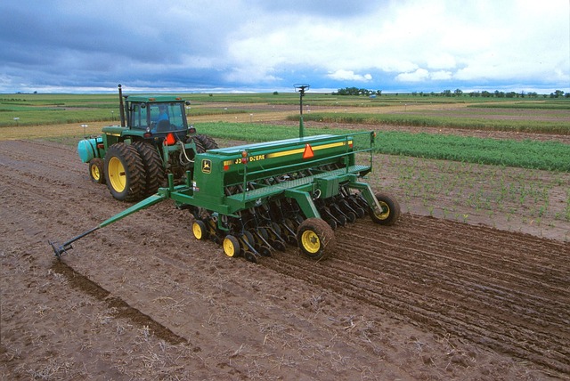 tractor,farm vehicles,farming