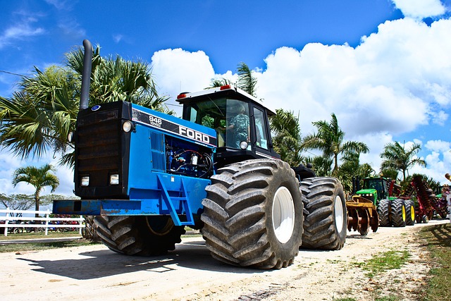 tractor,farm vehicles,farming