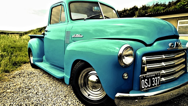 truck,trucks,pickup truck