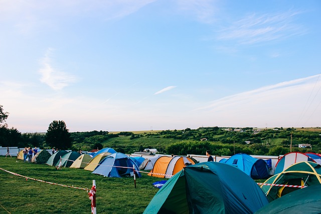 flashlight-camping-outdoors-640x480-95021379.jpeg