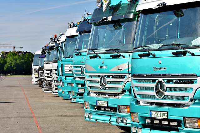 truck,trucks,pickup truck