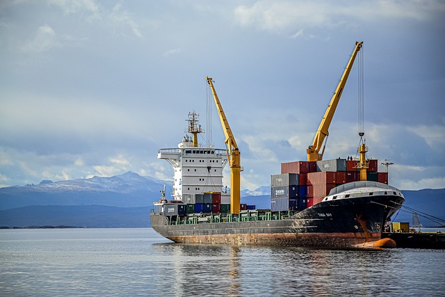 boatshipjetski-640x480-6711346.jpeg