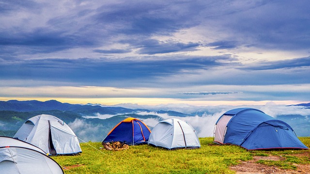 flashlight-camping-outdoors-640x480-43921441.jpeg
