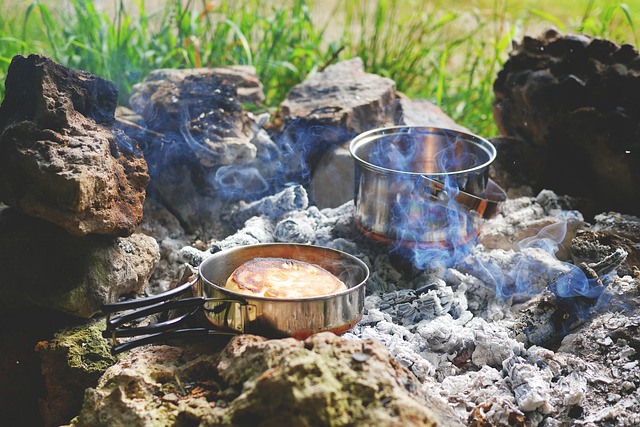 flashlightcampingoutdoors-640x480-54951109.jpeg