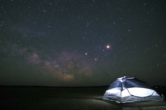 flashlightcampingoutdoors-640x480-57553556.jpeg
