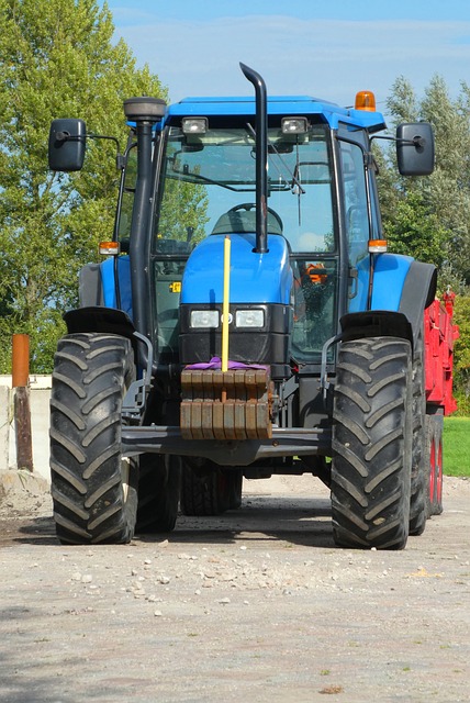 tractorfarm-vehiclesfarming-640x480-16629815.jpeg