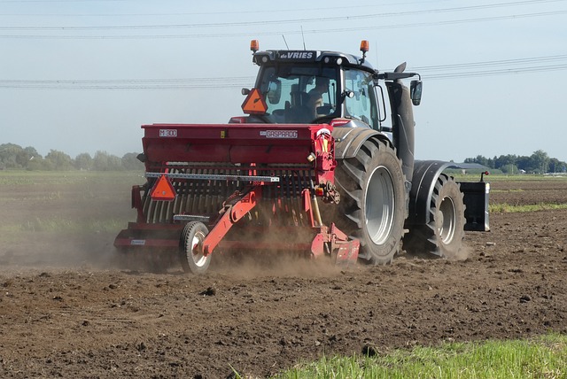 tractor,farm vehicles,farming