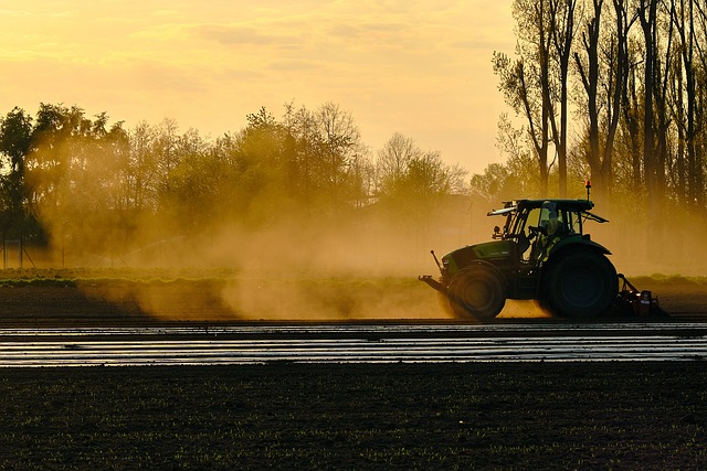 tractor,farm vehicles,farming