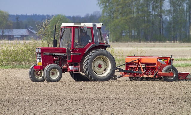 tractorfarm-vehiclesfarming-640x480-80407502.jpeg