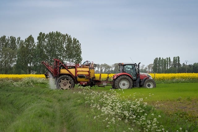 tractorfarm-vehiclesfarming-640x480-8189713.jpeg