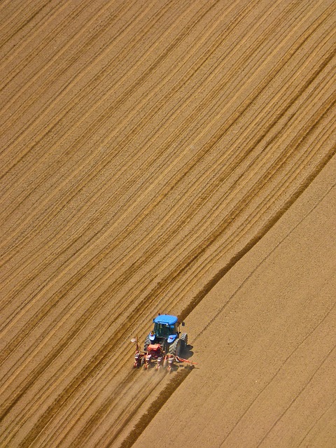 tractorfarm-vehiclesfarming-640x480-8201563.jpeg