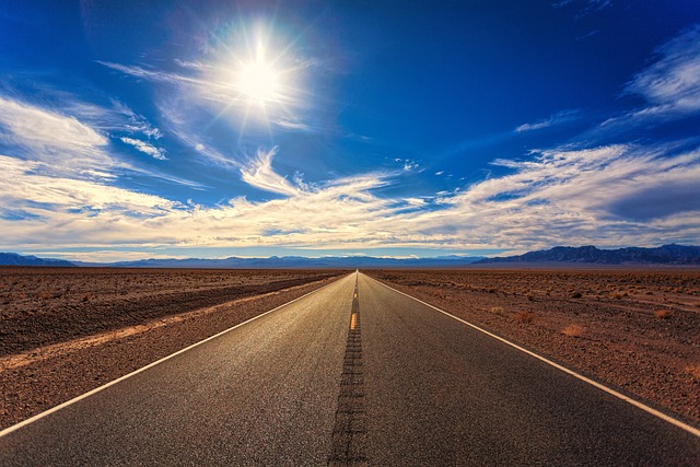 travelroad-trip-flashlight-640x480-83174085.jpeg