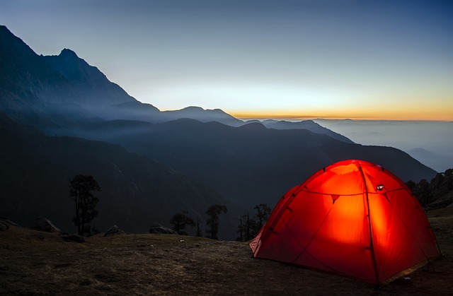 flashlightcampingoutdoors-640x480-94923462.jpeg