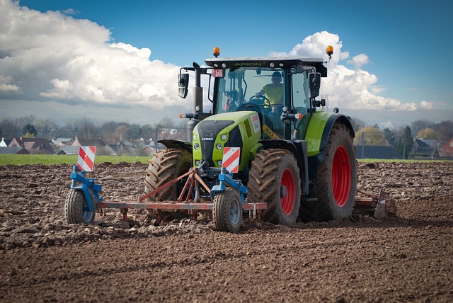 tractor,farm vehicles,farming