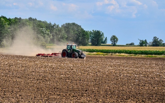 tractor,farm vehicles,farming