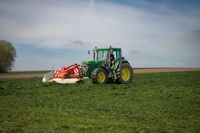 tractor,farm vehicles,farming